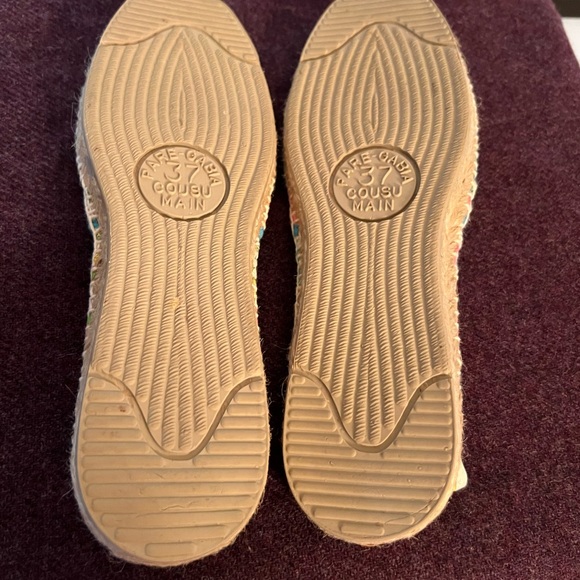 Flowered Pare Gabia 🆕 🌸🌸💐Floral Espadrilles - Picture 4 of 5